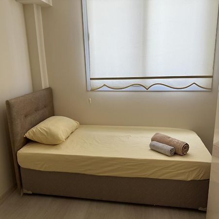 B Unique Twins Apartment ไคริเนีย ภายนอก รูปภาพ