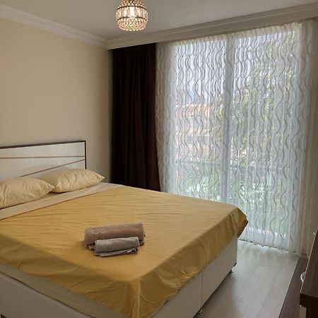 B Unique Twins Apartment ไคริเนีย ภายนอก รูปภาพ