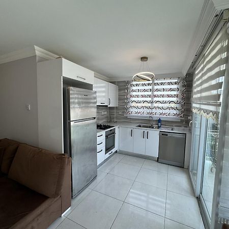B Unique Twins Apartment ไคริเนีย ภายนอก รูปภาพ